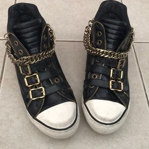 Gold chain Ash sneakers!